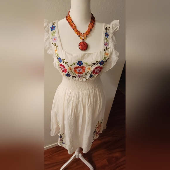 Dress - Picture 4 of 7